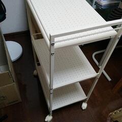 スチール製ワゴンの画像