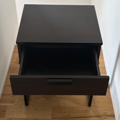 IKEA ベットサイドテーブル2つセットの画像