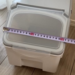 米びつ　ペットフード入れの画像