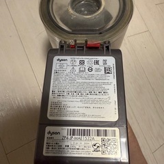 Dyson V7 fluffy 掃除機 充電器・アタッチメント付　【ジャンク品】の画像