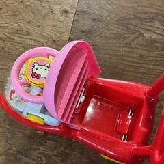おさんぽハローキティ🎀 キティーちゃん  ハローキティ常用おもちゃ 対象年齢10カ月 クルクル回して3つの絵が揃う✨ 安全・安心 乗り物 押し車 キック車　の画像