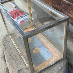 レトロなステンレスフレームの水槽ですの画像