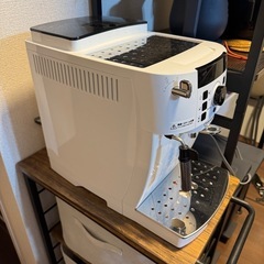 デロンギ　　コーヒーマシンの画像
