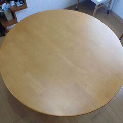 木製ダイニング丸テーブル（中古）の画像