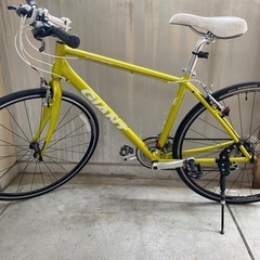 ジャイアント製のクロスバイクの画像