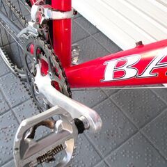中古自転車 BASSO CORAL ロードバイク 自転車 18段変速(前2段/後9段) 軽量アルミフレーム フレームサイズ550㎜ 取付式LEDライト付 前タイヤチェーン、サドル新品交換済 レッド 通勤 通学 近所のお出掛けなどにの画像