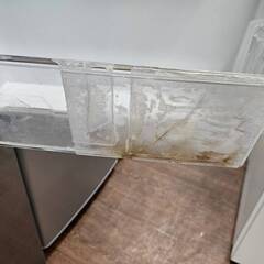 リサイクルショップどりーむ天保山店　No3942　２ドア冷蔵庫　AQUA　2019年製　容量126L　1人暮らしに最適なサイズです♪　※冷蔵パーツ破損・パッキン汚れ有(´;ω;｀)の画像