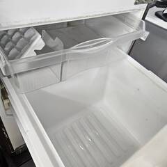 リサイクルショップどりーむ天保山店　No3943　２ドア冷蔵庫　Panasonic　2011年製　容量138L　1人暮らしに最適なサイズです♪　の画像