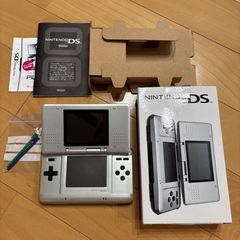 NintendoDS本体 シルバー 箱入り 説明書 ペン 動作確認済み 動作良好の画像