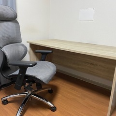 LOWYA リクライニングチェア、デスクセット（中古）の画像