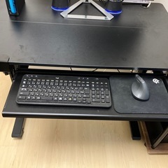 昇降式デスク　キーボード収納付きの画像