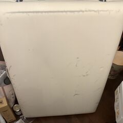 折りたたみ施術ベッド　白　カバー1枚　シーツ1枚 キャリーバッグ付き 総額3万円相当 の画像