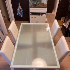 ダイニングテーブル&椅子4脚セット
