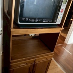 冷蔵庫　洗濯機　テレビ　机　電子レンジ　食器棚の画像