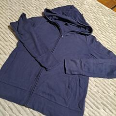 UNIQLOパーカー　ネイビーの画像