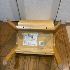 【中古・無料】カトージ　木製子供用イスの画像