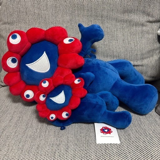 ミャクミャク　ぬいぐるみ
