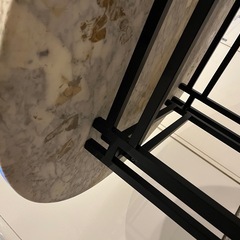 大理石　円卓　テーブルの画像