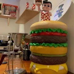 ハンバーガー型スツールの画像