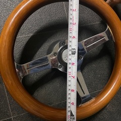 車のハンドルの画像