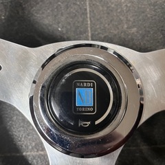 車のハンドルの画像
