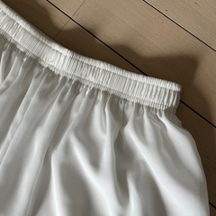 白ワイドパンツの画像