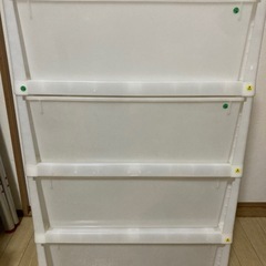大型プラスチック収納ケース（ローラー付き・4段）【美品・使用感あり】の画像