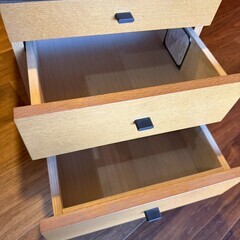 収納たっぷり！コンパクトで使いやすい/ 木製サイドチェストの画像