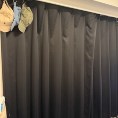 ベッド、ラグ、椅子、テーブル、カーテン、ハンガー、使用期間 2ヶ月 新品の画像