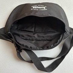 美品 BUSKER ボディバッグ ブラックの画像