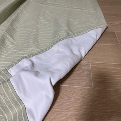 緑色のカーテンの画像