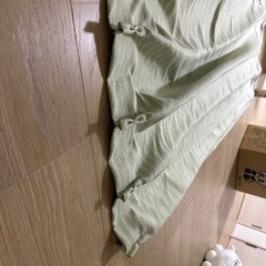 緑色のカーテンの画像