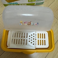 電子レンジ用　哺乳瓶消毒器の画像