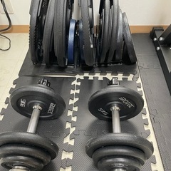 筋トレラック＋バーベル＋ダンベル＋重りの画像