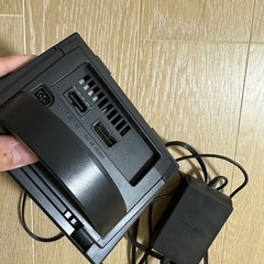 ゲームキューブ本体とコードの画像