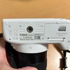 Canon EOS Kiss X7 デジタル一眼レフカメラ ホワイト レンズ2つの画像