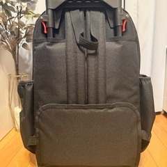 [サンワダイレクト] キャリー リュック 大容量 33~48L マチ拡張 機内持ち込み 13.3型PC対応 ブラック 200-BAGCR006BKの画像