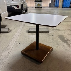 カリモク60 カフェテーブルの画像