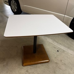 カリモク60 カフェテーブルの画像
