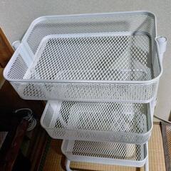 業務用 店舗用品 什器 陳列台 移動可能 3段ワゴン台 コマ付き 中古の画像