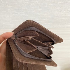二つ折り財布の画像