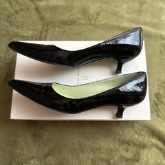 エナメル ポインテッドトゥ パンプス united arrows 22.5 黒の画像