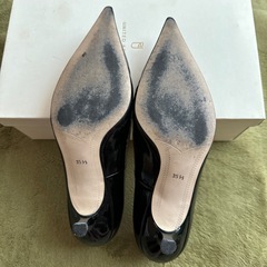 エナメル ポインテッドトゥ パンプス united arrows 22.5 黒の画像