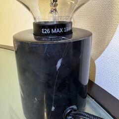 IKEA 大理石調ベース＆フィラメント風電球テーブルランプ（ほぼ未使用）の画像