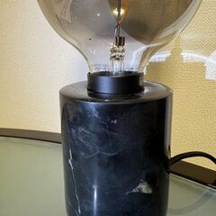 IKEA 大理石調ベース＆フィラメント風電球テーブルランプ（ほぼ未使用）の画像