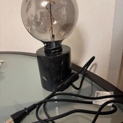 IKEA 大理石調ベース＆フィラメント風電球テーブルランプ（ほぼ未使用）の画像