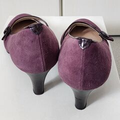 パープル ストラップ付きパンプス 24cmの画像