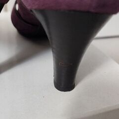 パープル ストラップ付きパンプス 24cmの画像