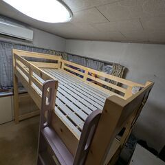 天然木ロフトベッドの画像