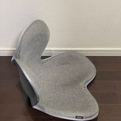 姿勢良く座るための椅子の画像